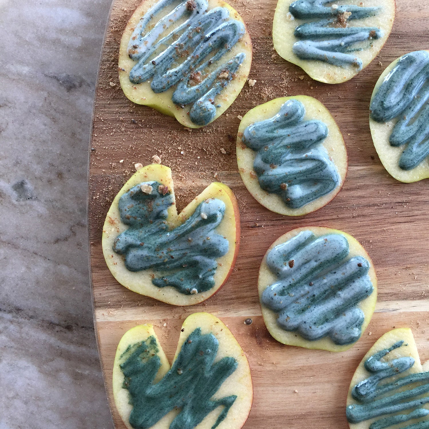 Spirulina yogurt dip